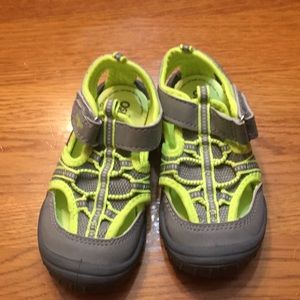 NWOT Osh kosh boys summer shoes